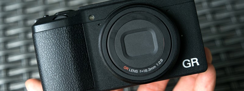 Trên tay máy ảnh Ricoh GR II - Lấy nét rất nhanh, khử nhiễu tốt, kết nối Wifi